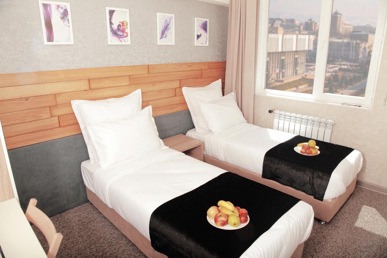 Small Hotel Biszkek Zewnętrze zdjęcie